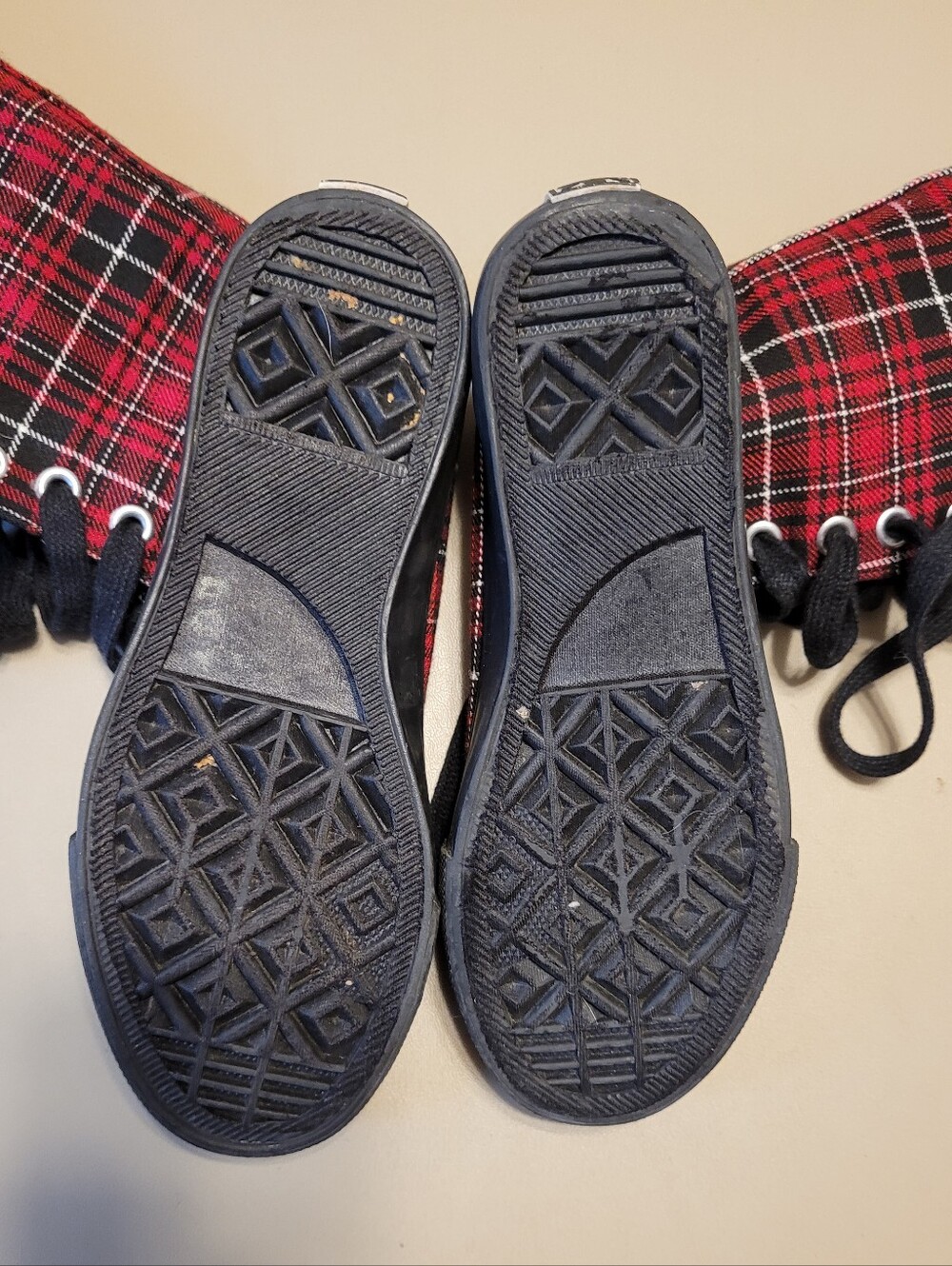 TUK - Red Plaid Lace-Up High-Top Women’s Sneakers.  Size 5 - Picture 7 of 8